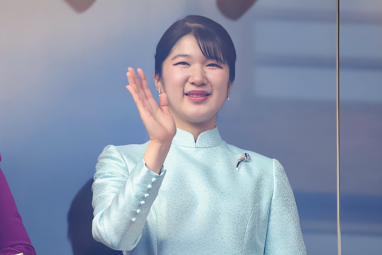 日本皇室新年第二天齐聚皇宫阳台！91岁美智子也来了，爱子很惊艳_日本皇室新年第二天齐聚皇宫阳台！91岁美智子也来了，爱子很惊艳_