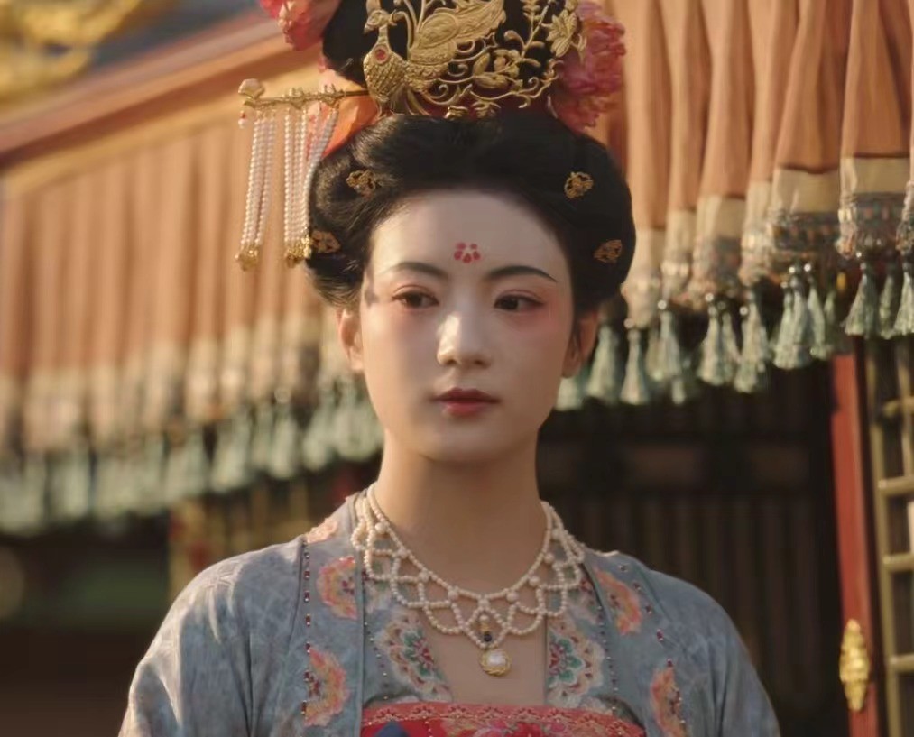 _有个电视剧叫什么芳华_芳华的电视剧