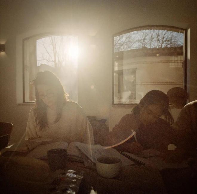 亏了几亿也捧不红，向佐式的“星二代困境”怎么破？_亏了几亿也捧不红，向佐式的“星二代困境”怎么破？_