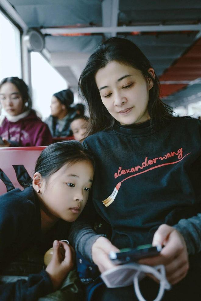 _亏了几亿也捧不红，向佐式的“星二代困境”怎么破？_亏了几亿也捧不红，向佐式的“星二代困境”怎么破？