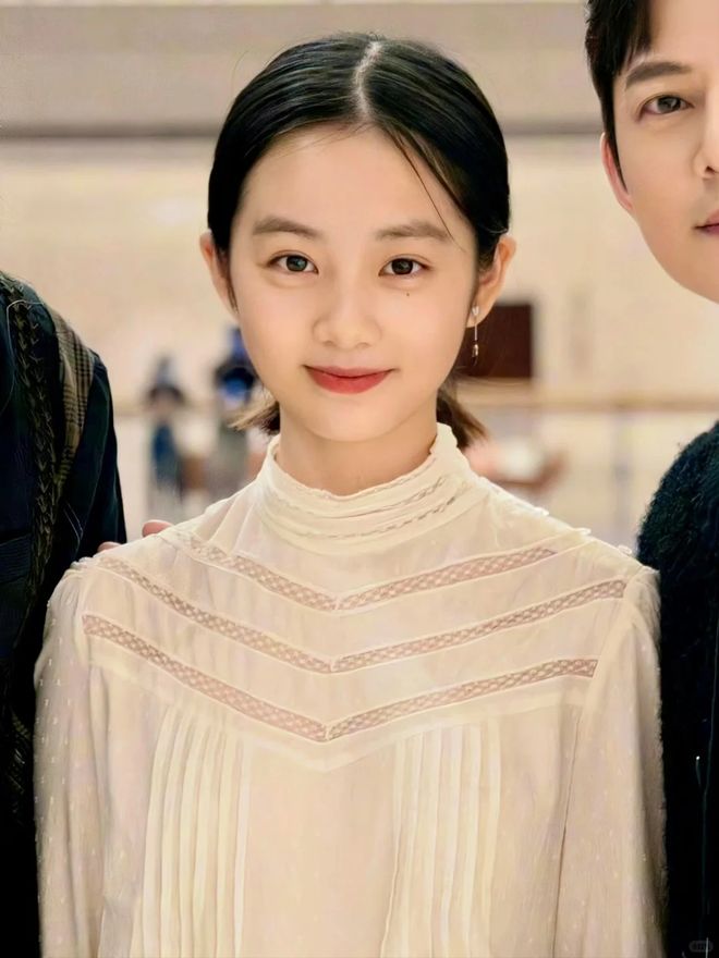 _亏了几亿也捧不红，向佐式的“星二代困境”怎么破？_亏了几亿也捧不红，向佐式的“星二代困境”怎么破？