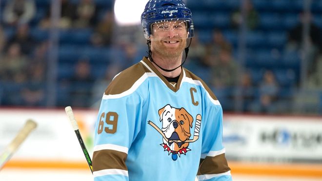 拍腻了直男喜剧，他反手交出这部9.0分神剧__拍腻了直男喜剧，他反手交出这部9.0分神剧