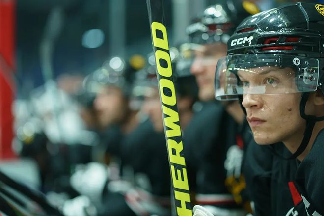 _拍腻了直男喜剧，他反手交出这部9.0分神剧_拍腻了直男喜剧，他反手交出这部9.0分神剧