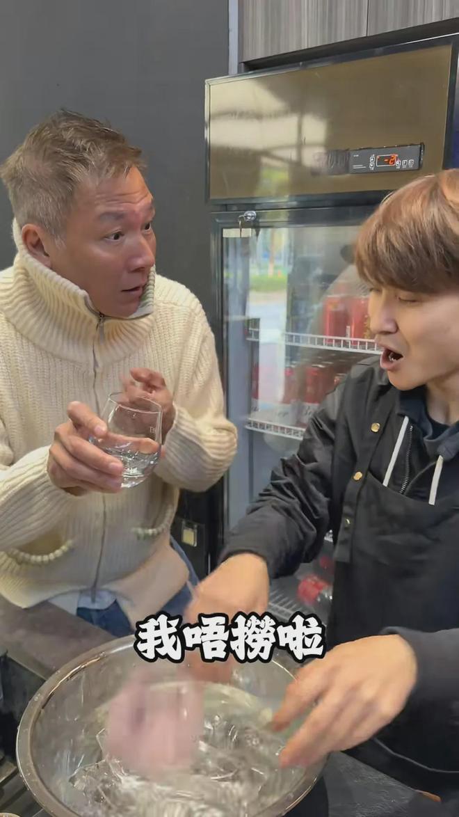 《尋秦記》反派江門開食肆嘆老闆之苦,遭員工掟布劈炮卑微捧餐具__《尋秦記》反派江門開食肆嘆老闆之苦,遭員工掟布劈炮卑微捧餐具