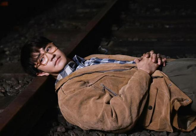 _《人之初》大结局，吴国豪露出懦夫原形！诗人杨文远真正隐形男主_《人之初》大结局，吴国豪露出懦夫原形！诗人杨文远真正隐形男主