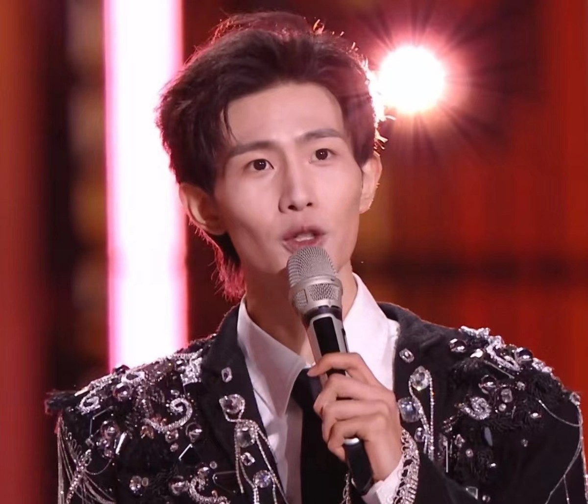 _今年湖南跨年晚会主持人是谁_湖南卫视跨年晚会开场舞是谁