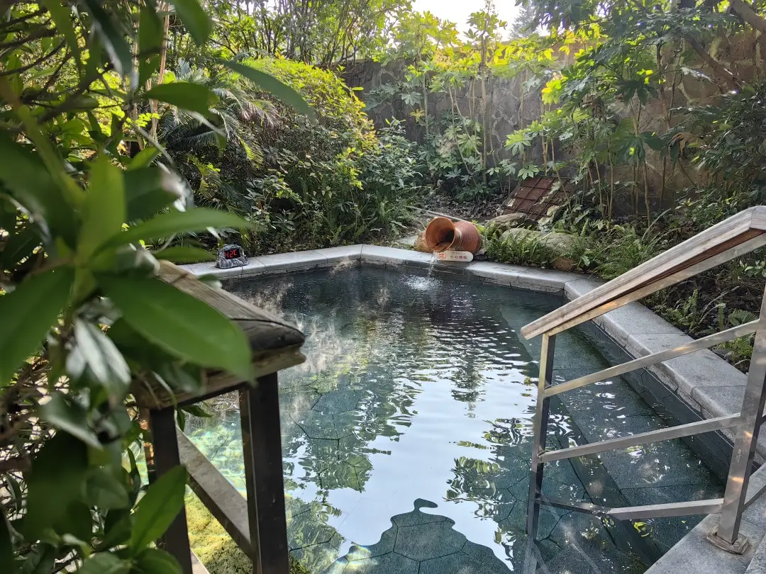 乌当：一池温暖润人心 碧泉氤氲引客至_乌当：一池温暖润人心 碧泉氤氲引客至_