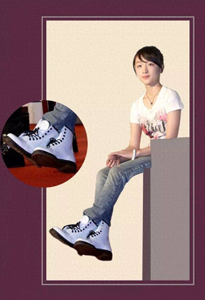 今年明星们都偷偷穿的马丁靴，实在太时髦了！任何衣服都可以搭配