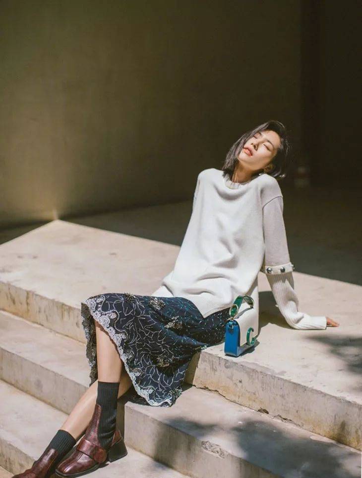 _明星款马丁靴搭配_明星马丁靴