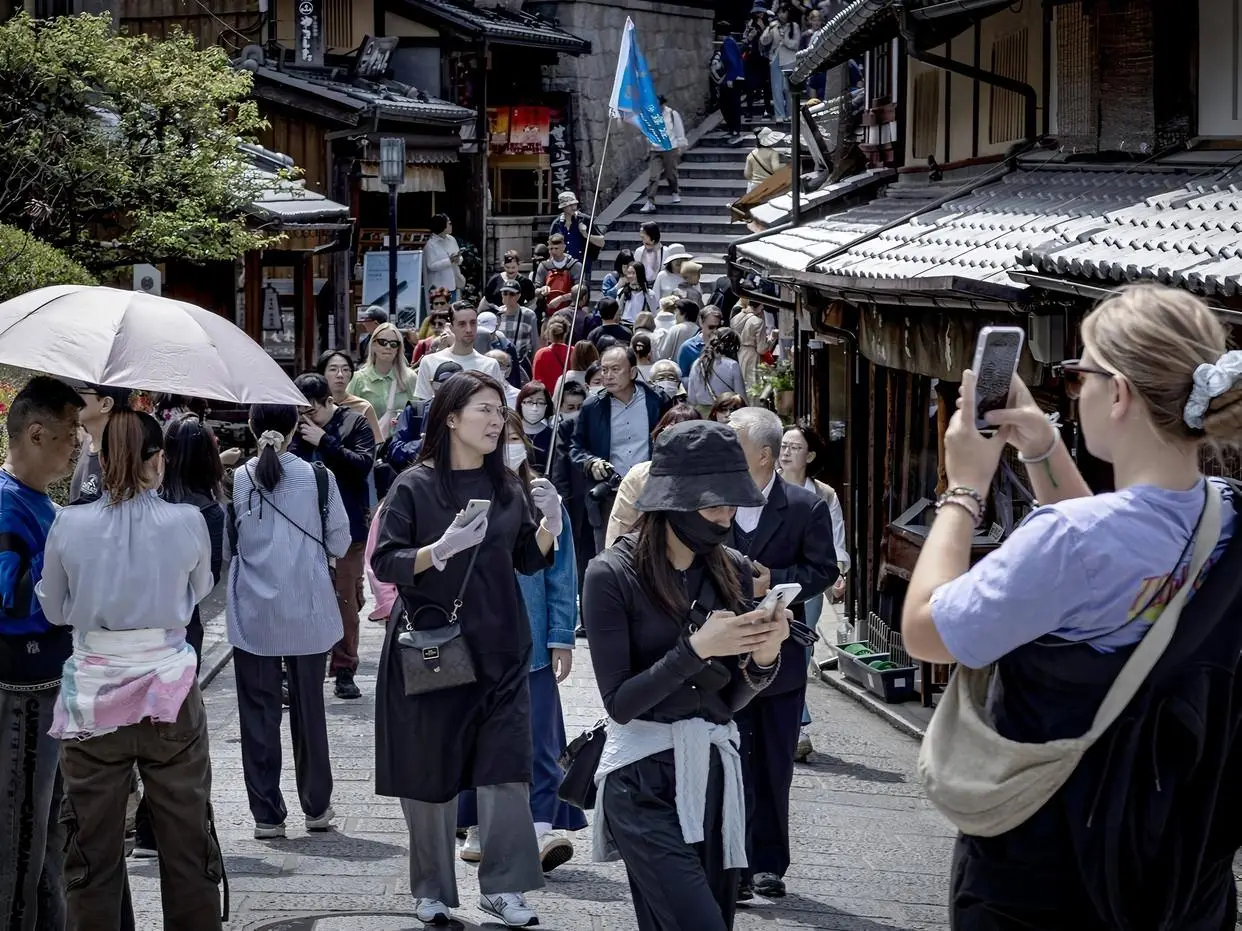 看懵日本！中国游客春节订房暴增，日方紧急应对，引发热议