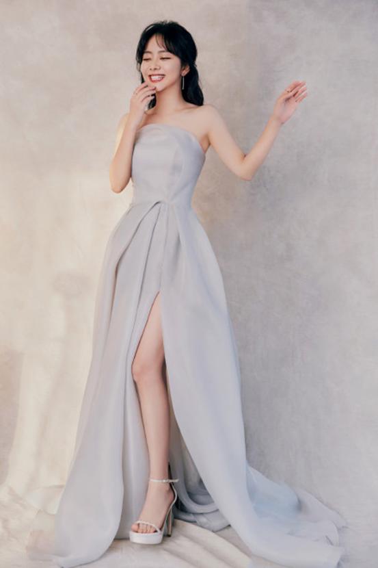 谭松韵30岁转型成功,一袭水雾蓝长裙太仙,终于找到了自己的风格_谭松韵30岁转型成功,一袭水雾蓝长裙太仙,终于找到了自己的风格_