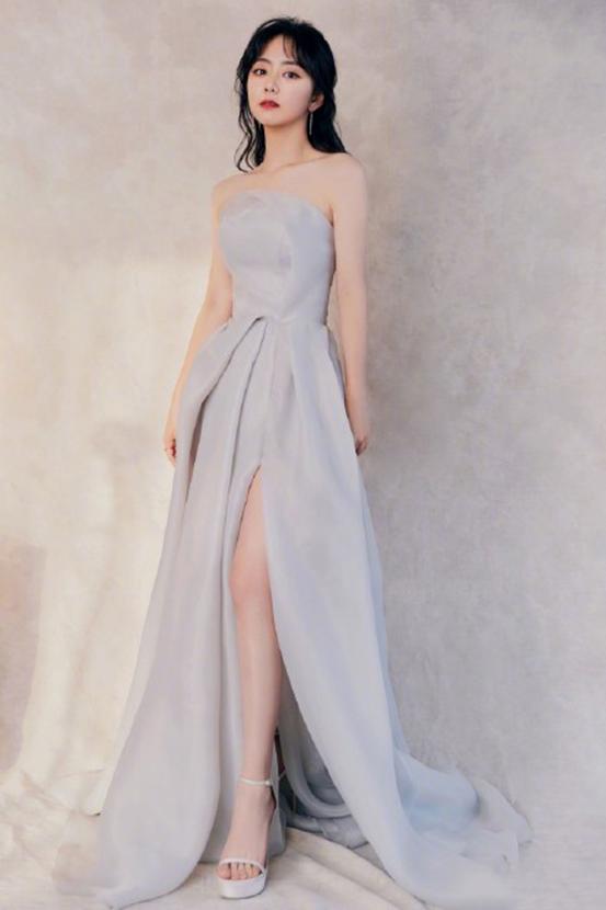 谭松韵30岁转型成功,一袭水雾蓝长裙太仙,终于找到了自己的风格_谭松韵30岁转型成功,一袭水雾蓝长裙太仙,终于找到了自己的风格_