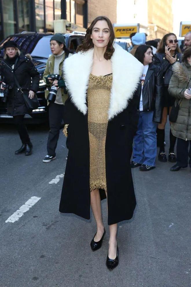 班服冬天十年外套__穿衬衫应该穿什么外套