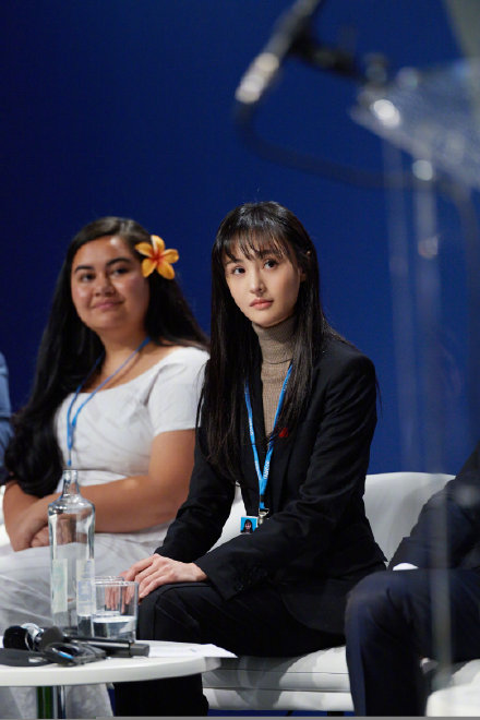 郑爽衣服搭配_郑爽的穿衣搭配_