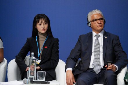 郑爽的穿衣搭配_郑爽衣服搭配_