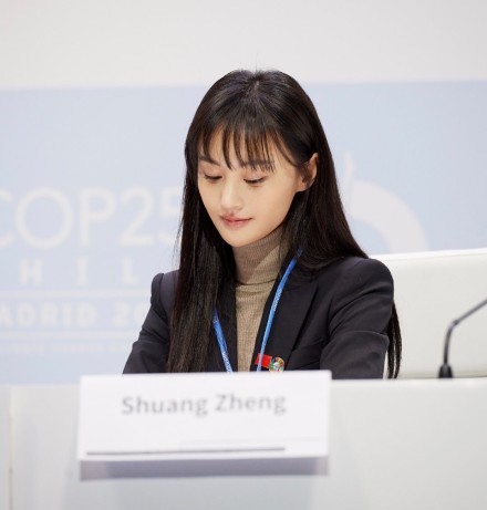 _郑爽衣服搭配_郑爽的穿衣搭配