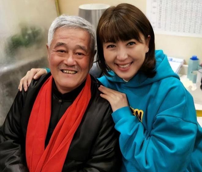 闫学晶事件升级！官媒批评毫不留情，她一反常态终究为狂妄买了单__闫学晶事件升级！官媒批评毫不留情，她一反常态终究为狂妄买了单