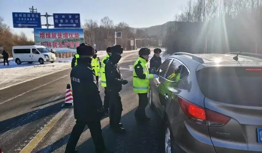 交通护游丨尚志市交通执法打造安全畅通旅游路