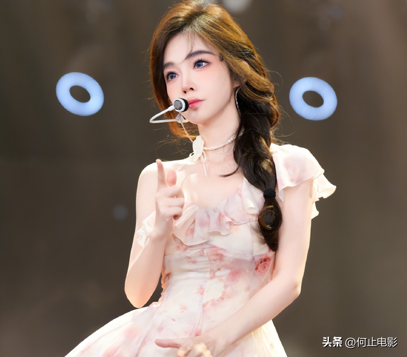 _抗癌归来的冯提莫，力挺“直播禁美颜”，素颜后恶心的一幕上演了_抗癌归来的冯提莫，力挺“直播禁美颜”，素颜后恶心的一幕上演了