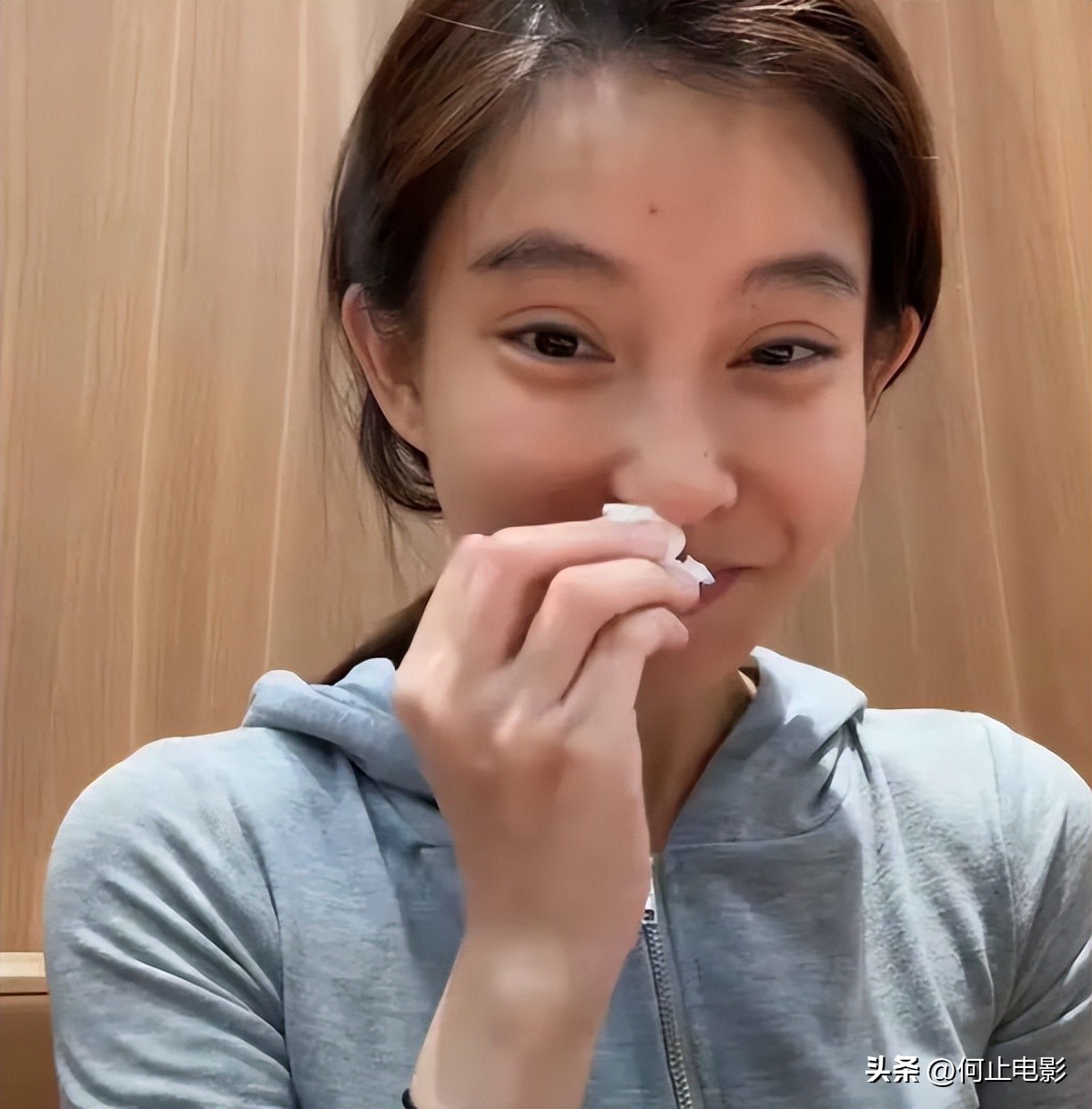 _抗癌归来的冯提莫，力挺“直播禁美颜”，素颜后恶心的一幕上演了_抗癌归来的冯提莫，力挺“直播禁美颜”，素颜后恶心的一幕上演了