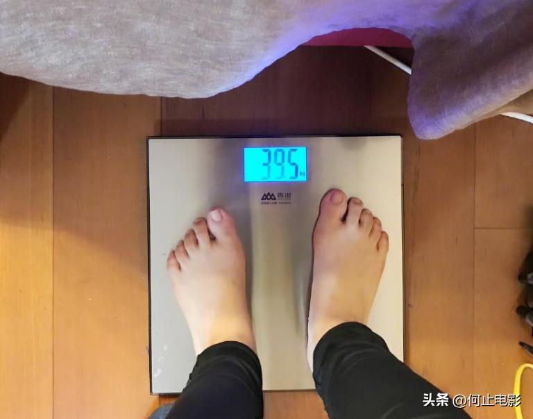 抗癌归来的冯提莫，力挺“直播禁美颜”，素颜后恶心的一幕上演了__抗癌归来的冯提莫，力挺“直播禁美颜”，素颜后恶心的一幕上演了