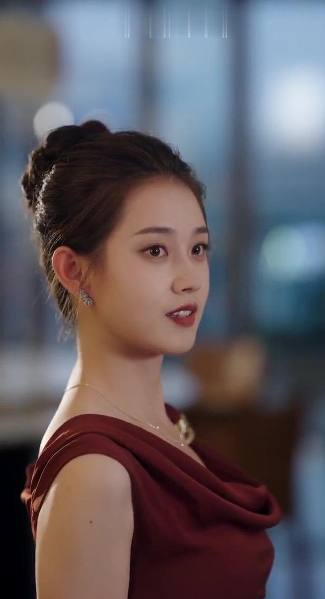 红果年度短剧出炉，《家里家外2》未上榜，第一颇有争议_红果年度短剧出炉，《家里家外2》未上榜，第一颇有争议_