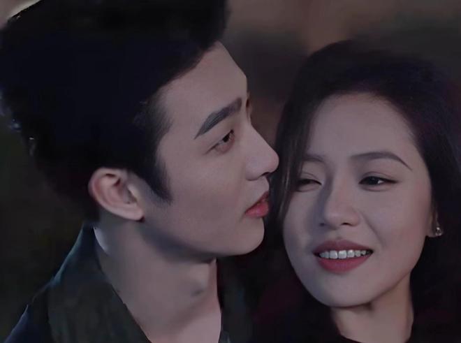 红果年度短剧出炉，《家里家外2》未上榜，第一颇有争议_红果年度短剧出炉，《家里家外2》未上榜，第一颇有争议_