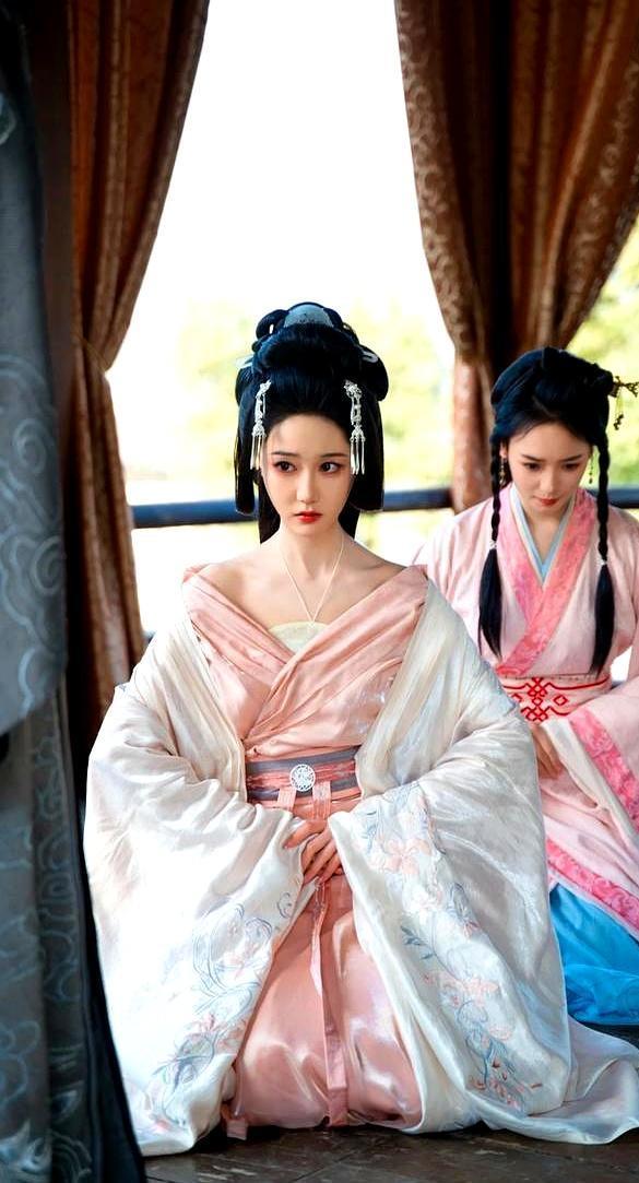 红果年度短剧出炉，《家里家外2》未上榜，第一颇有争议__红果年度短剧出炉，《家里家外2》未上榜，第一颇有争议