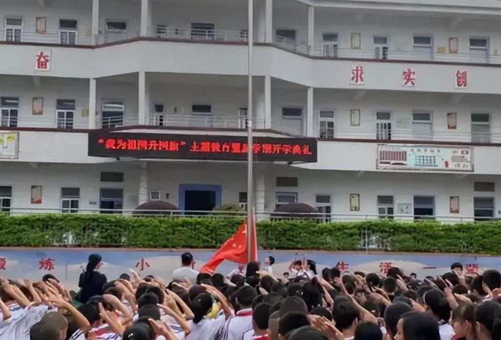 没钱还硬装？宁夏一笑成名拒绝百万签约的小女孩，现在成了这样_没钱还硬装？宁夏一笑成名拒绝百万签约的小女孩，现在成了这样_