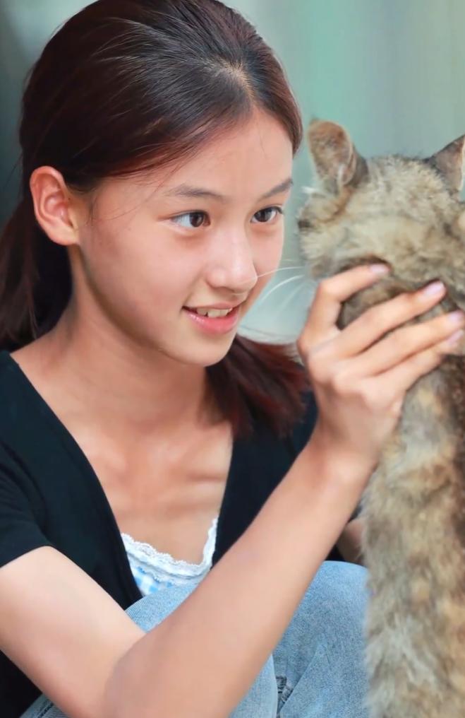 没钱还硬装？宁夏一笑成名拒绝百万签约的小女孩，现在成了这样_没钱还硬装？宁夏一笑成名拒绝百万签约的小女孩，现在成了这样_