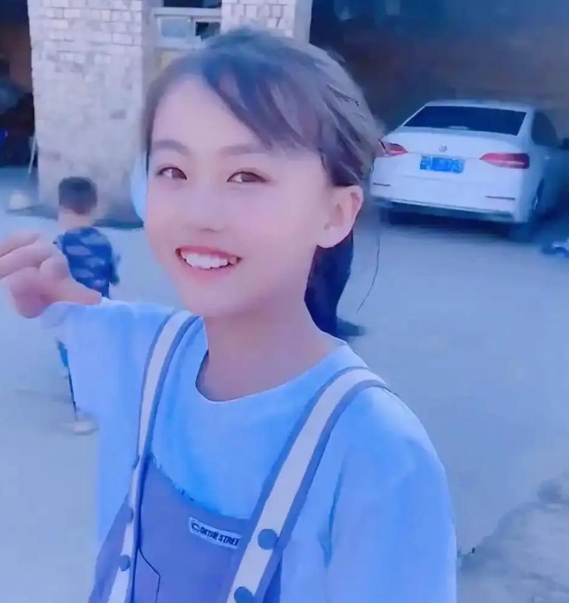 没钱还硬装？宁夏一笑成名拒绝百万签约的小女孩，现在成了这样_没钱还硬装？宁夏一笑成名拒绝百万签约的小女孩，现在成了这样_