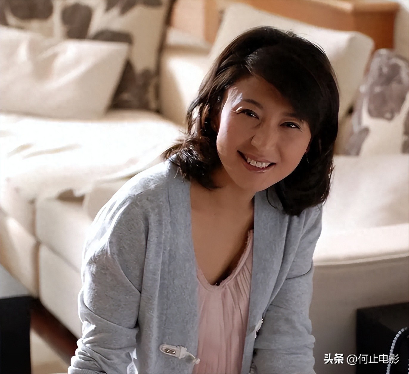 闫学晶奢侈风波升级！官媒出手锐评，韩红因一特殊举动口碑暴增