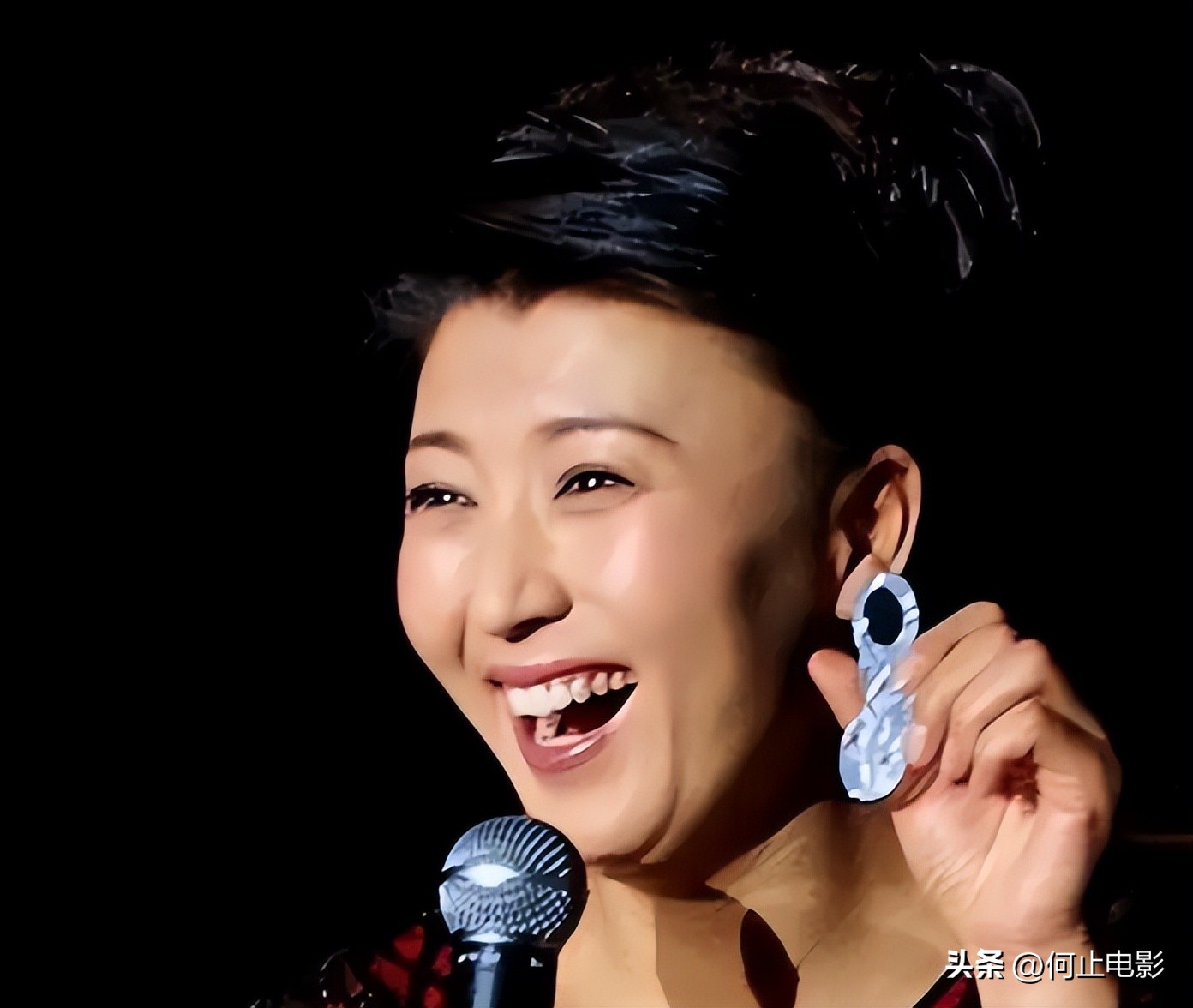 闫凤霞现状__闫凤琴的简介