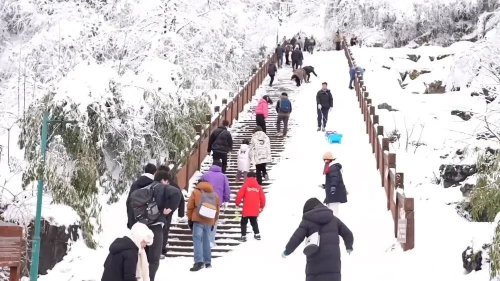 新华视点｜文旅新体验让传统“潮”起来 冬季“热”起来_新华视点｜文旅新体验让传统“潮”起来 冬季“热”起来_