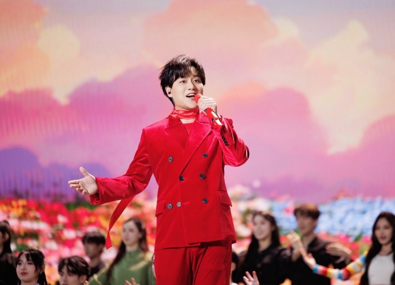 _用公益之声温暖时代 洛琦跨年压轴《相拥在一起》为小家与大国架起祝福之桥_用公益之声温暖时代 洛琦跨年压轴《相拥在一起》为小家与大国架起祝福之桥