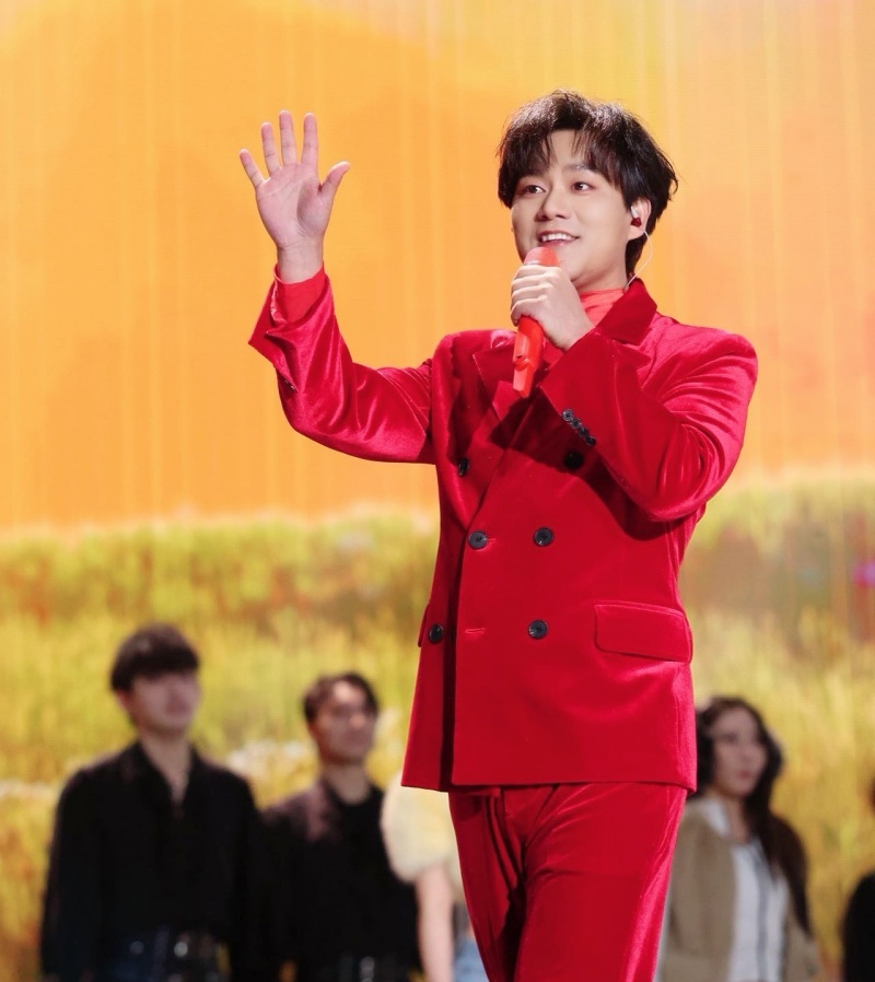 用公益之声温暖时代 洛琦跨年压轴《相拥在一起》为小家与大国架起祝福之桥_用公益之声温暖时代 洛琦跨年压轴《相拥在一起》为小家与大国架起祝福之桥_