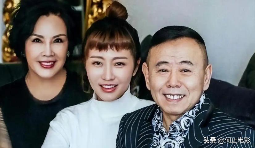 晚节不保？闫学晶哭穷不到三天，潘长江再度“作妖” 赵本山被连累__晚节不保？闫学晶哭穷不到三天，潘长江再度“作妖” 赵本山被连累