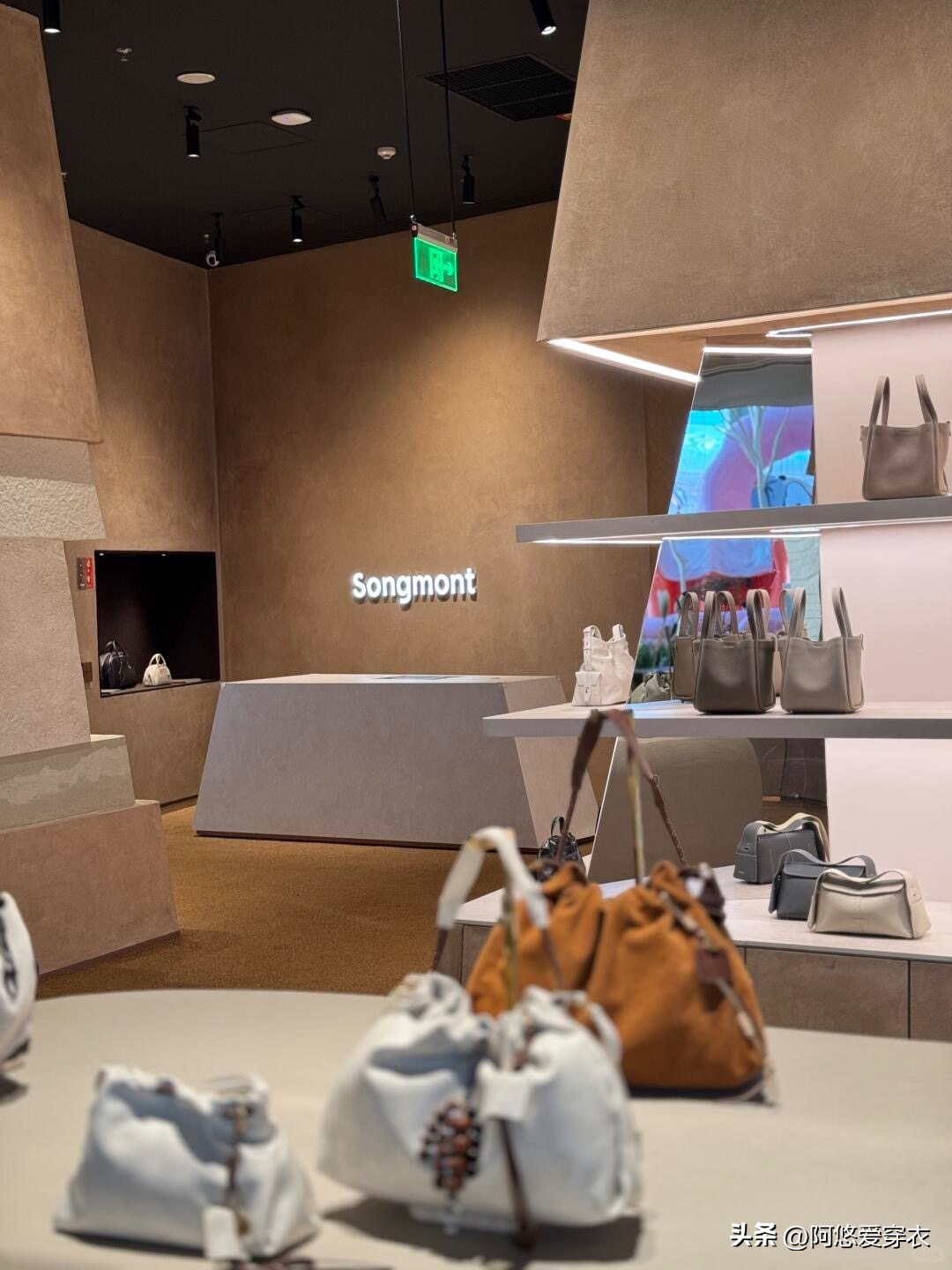 _年轻人背的包包_年轻人潮牌的背包品牌