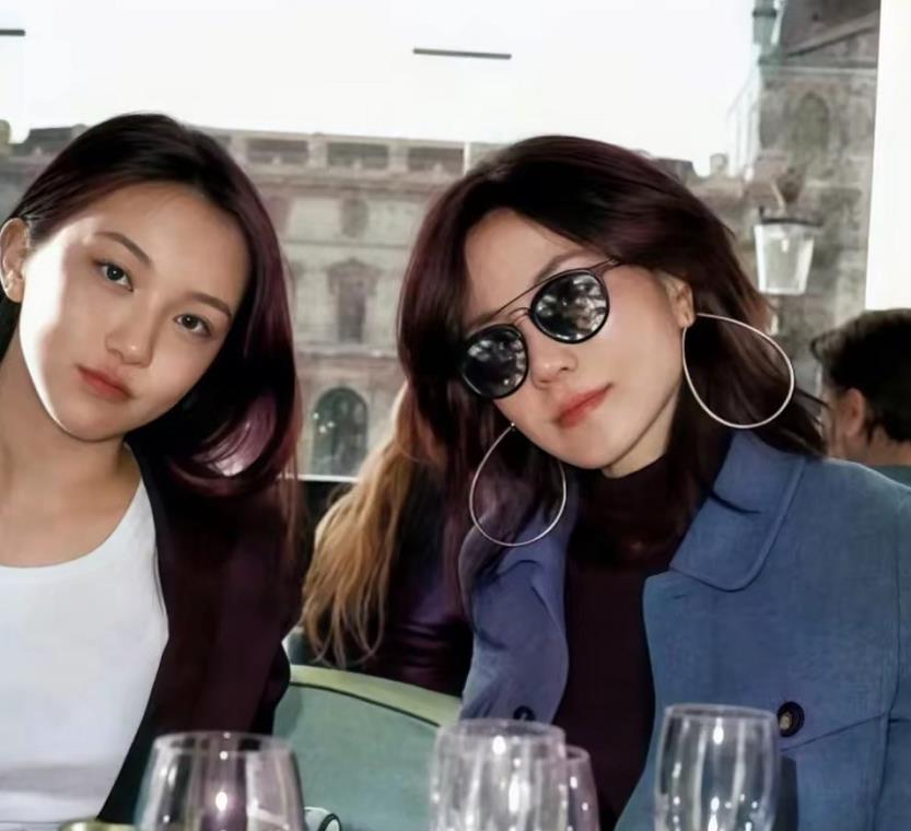 海哈金喜祖孙三代为爱女庆生，3岁夏夏精灵可爱，孝顺喂妈吃蛋糕_海哈金喜祖孙三代为爱女庆生，3岁夏夏精灵可爱，孝顺喂妈吃蛋糕_