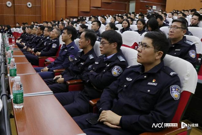 电影《全城追缉》公映!佛山刑警八大队英勇事迹点亮信仰之光__电影《全城追缉》公映!佛山刑警八大队英勇事迹点亮信仰之光