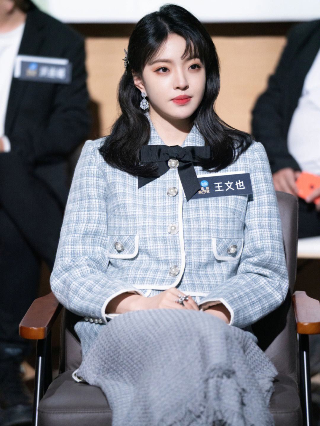 华谊千金获男友浪漫求婚，头戴婚纱夕阳下拥吻，女方眼里满是对方