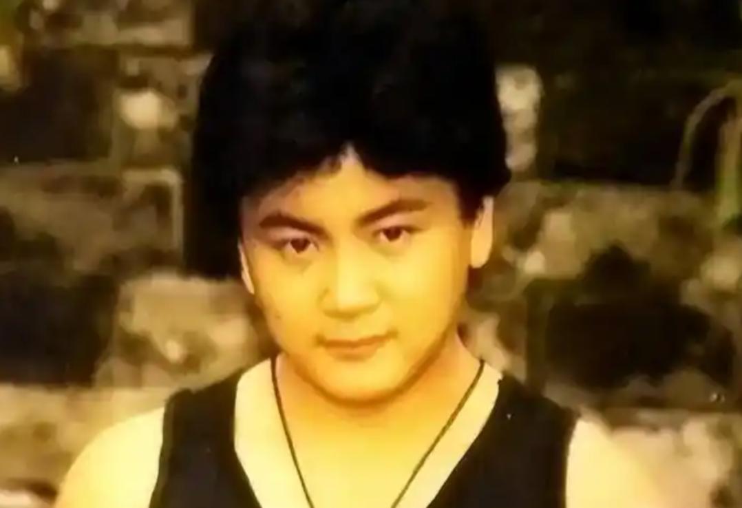 _每天2包烟，顿顿8两白酒，70岁李琦跟去世前杨少华状态如出一辙_每天2包烟，顿顿8两白酒，70岁李琦跟去世前杨少华状态如出一辙