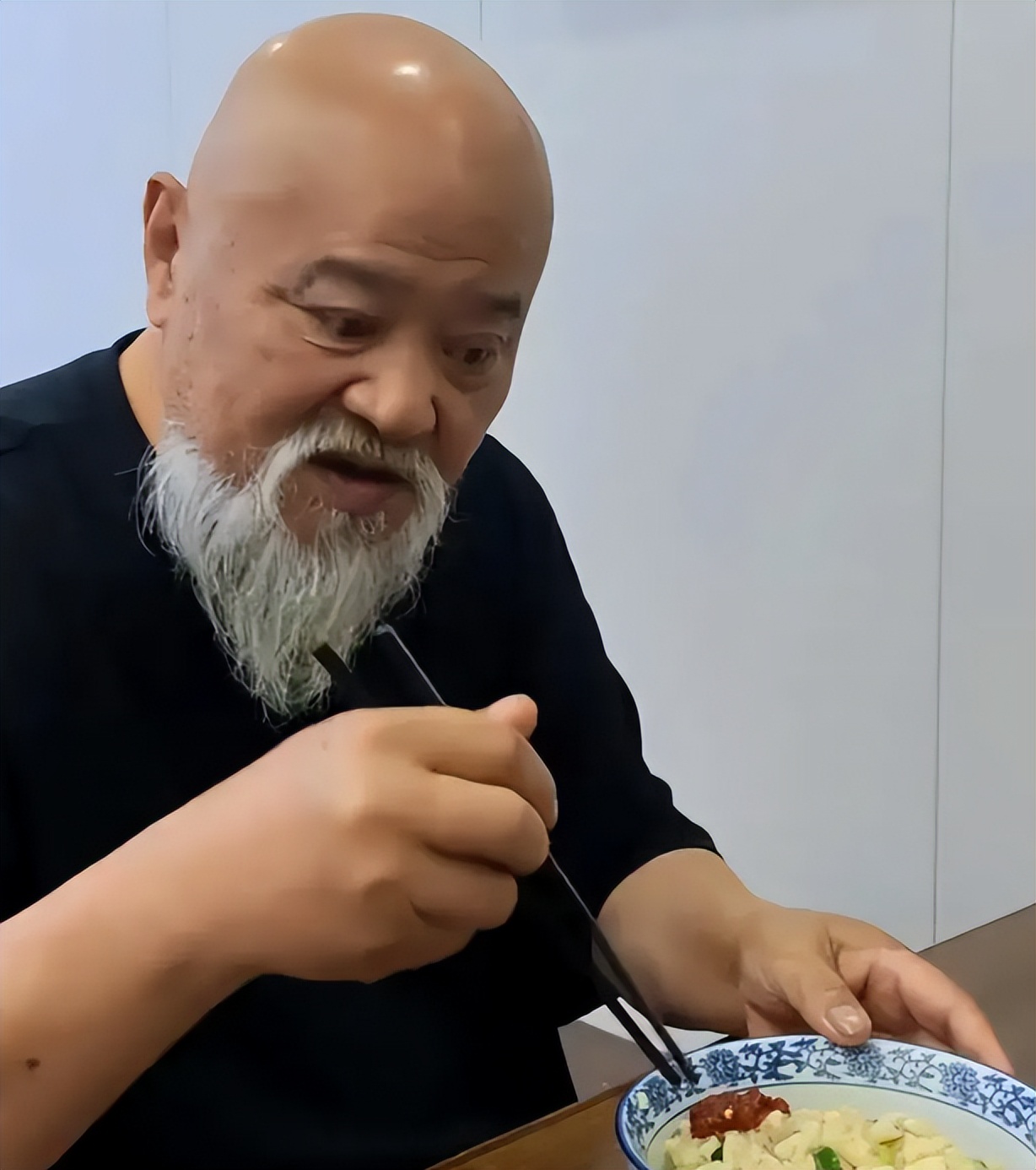 每天2包烟，顿顿8两白酒，70岁李琦跟去世前杨少华状态如出一辙_每天2包烟，顿顿8两白酒，70岁李琦跟去世前杨少华状态如出一辙_