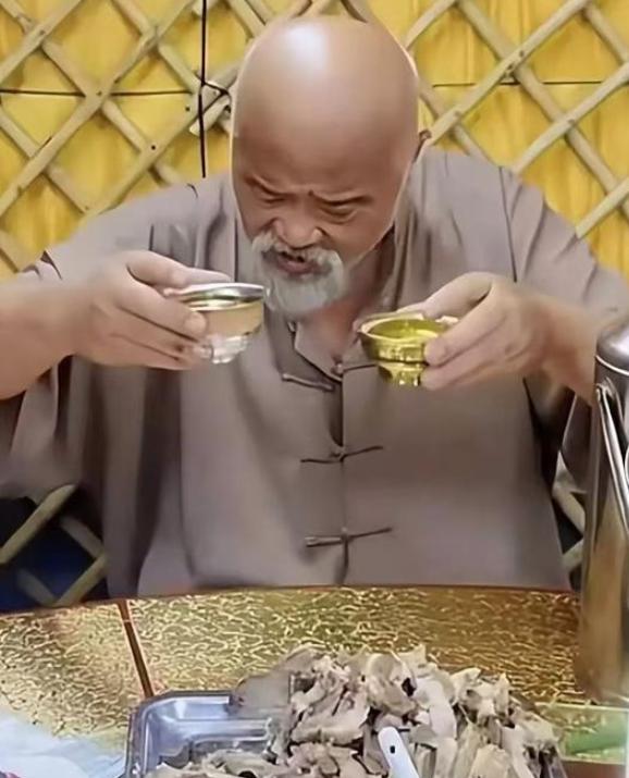 _每天2包烟，顿顿8两白酒，70岁李琦跟去世前杨少华状态如出一辙_每天2包烟，顿顿8两白酒，70岁李琦跟去世前杨少华状态如出一辙