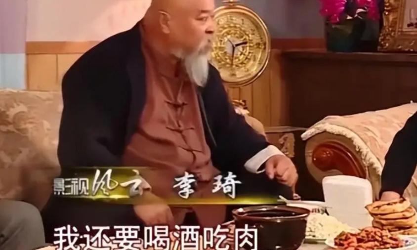 每天2包烟，顿顿8两白酒，70岁李琦跟去世前杨少华状态如出一辙__每天2包烟，顿顿8两白酒，70岁李琦跟去世前杨少华状态如出一辙