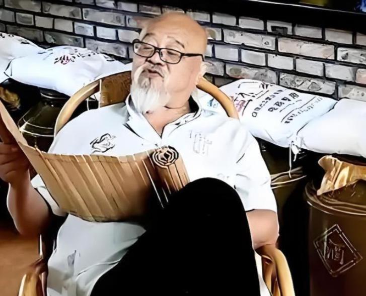 每天2包烟，顿顿8两白酒，70岁李琦跟去世前杨少华状态如出一辙__每天2包烟，顿顿8两白酒，70岁李琦跟去世前杨少华状态如出一辙