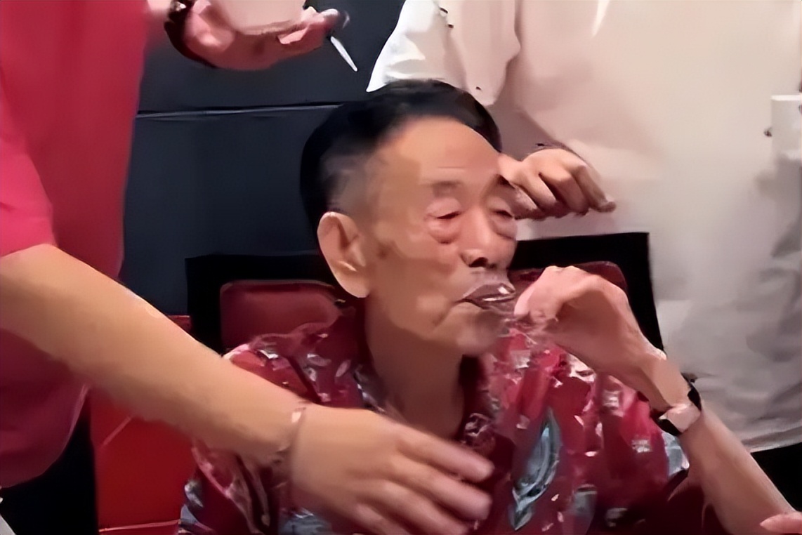 _每天2包烟，顿顿8两白酒，70岁李琦跟去世前杨少华状态如出一辙_每天2包烟，顿顿8两白酒，70岁李琦跟去世前杨少华状态如出一辙