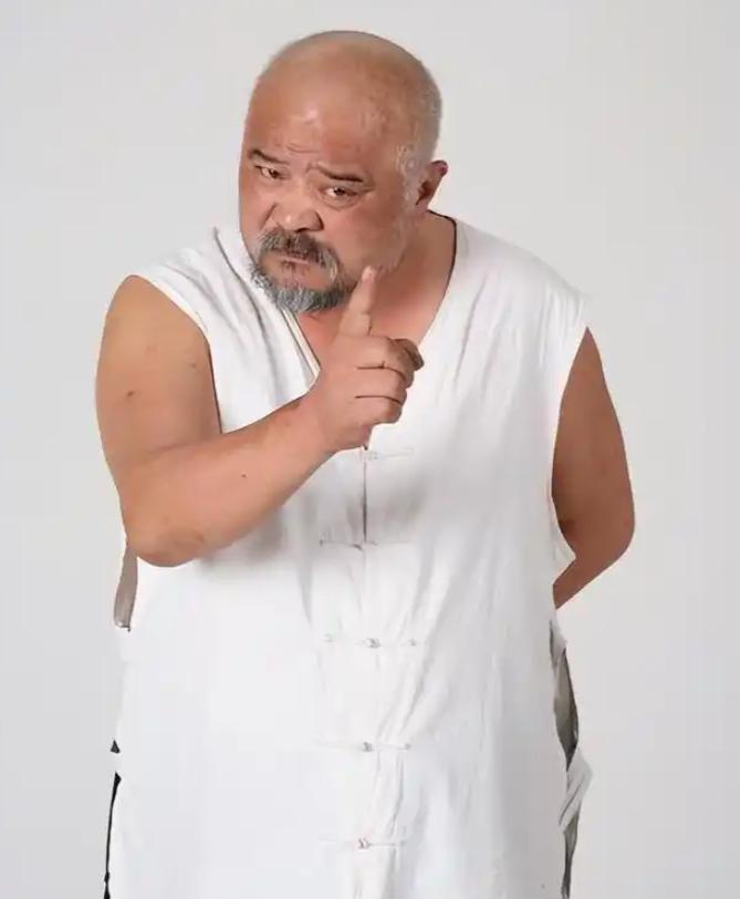 _每天2包烟，顿顿8两白酒，70岁李琦跟去世前杨少华状态如出一辙_每天2包烟，顿顿8两白酒，70岁李琦跟去世前杨少华状态如出一辙