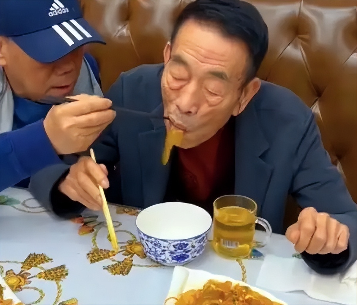 每天2包烟，顿顿8两白酒，70岁李琦跟去世前杨少华状态如出一辙_每天2包烟，顿顿8两白酒，70岁李琦跟去世前杨少华状态如出一辙_