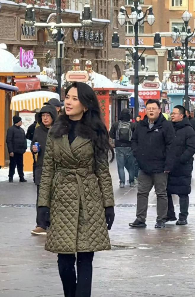 网友在新疆偶遇33岁的森林北，穿的鼓鼓囊囊，却依旧漂亮的扎眼